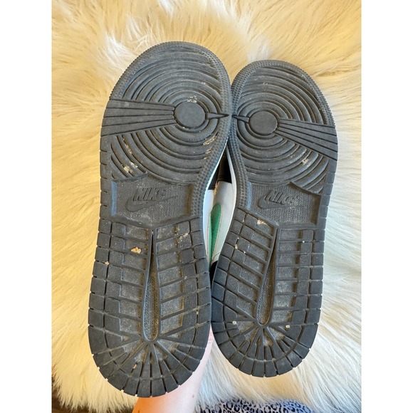 Jordan 1 mid green glow youth size 6 EUC - Picture 7 of 7